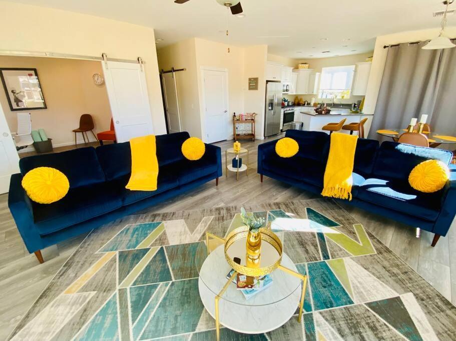 Modern 3 Bedroom Home Коттонвуд Экстерьер фото